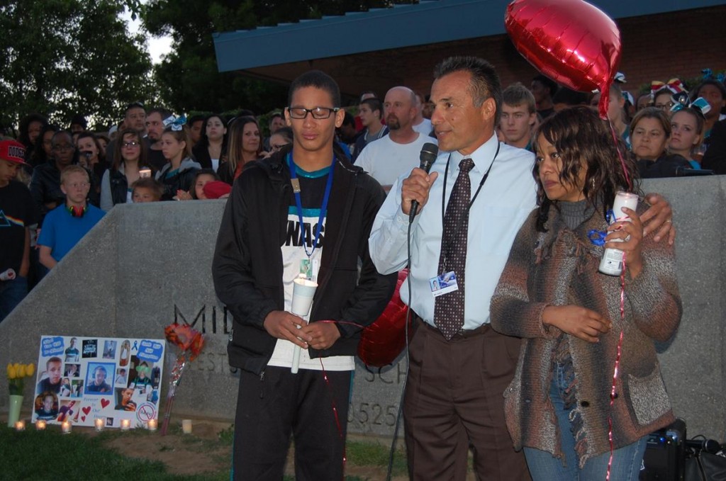 Hillview Principal Robert Garza, flanked by Nigel’s mother, Lisa Hardy, and brother, Rosario, said the Hardy family wanted to thank the community for showing love and support.