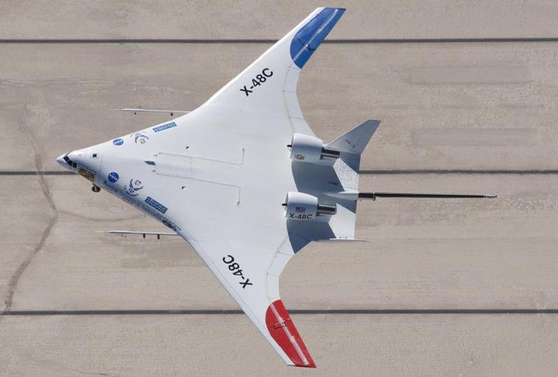  The X-48C Hybrid Wing Body aircraft flies over one of the runways laid out on Rogers Dry Lake at Edwards Air Force Base, during a test flight from NASA's Dryden Flight Research Center. (NASA Photo / Carla Thomas)